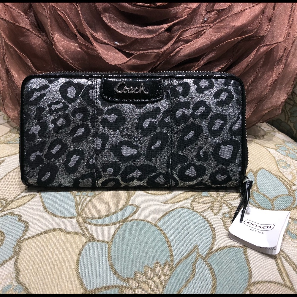 Coach Wallet (Authentic and New with tag)